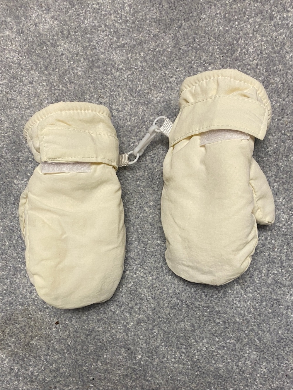 Kids Cream Winter Mittens - Unbranded
